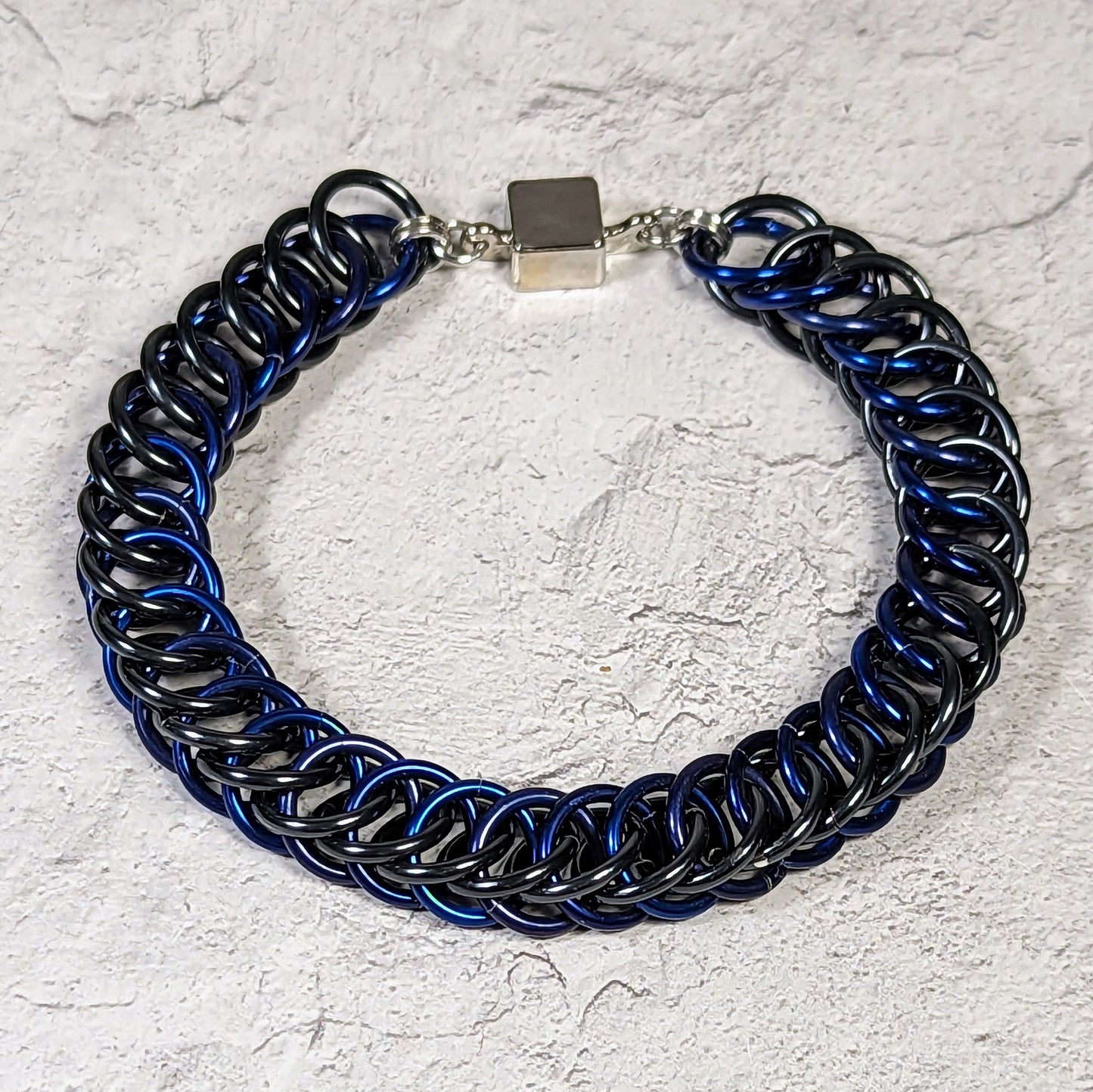Blues and black chainmaille bracelet