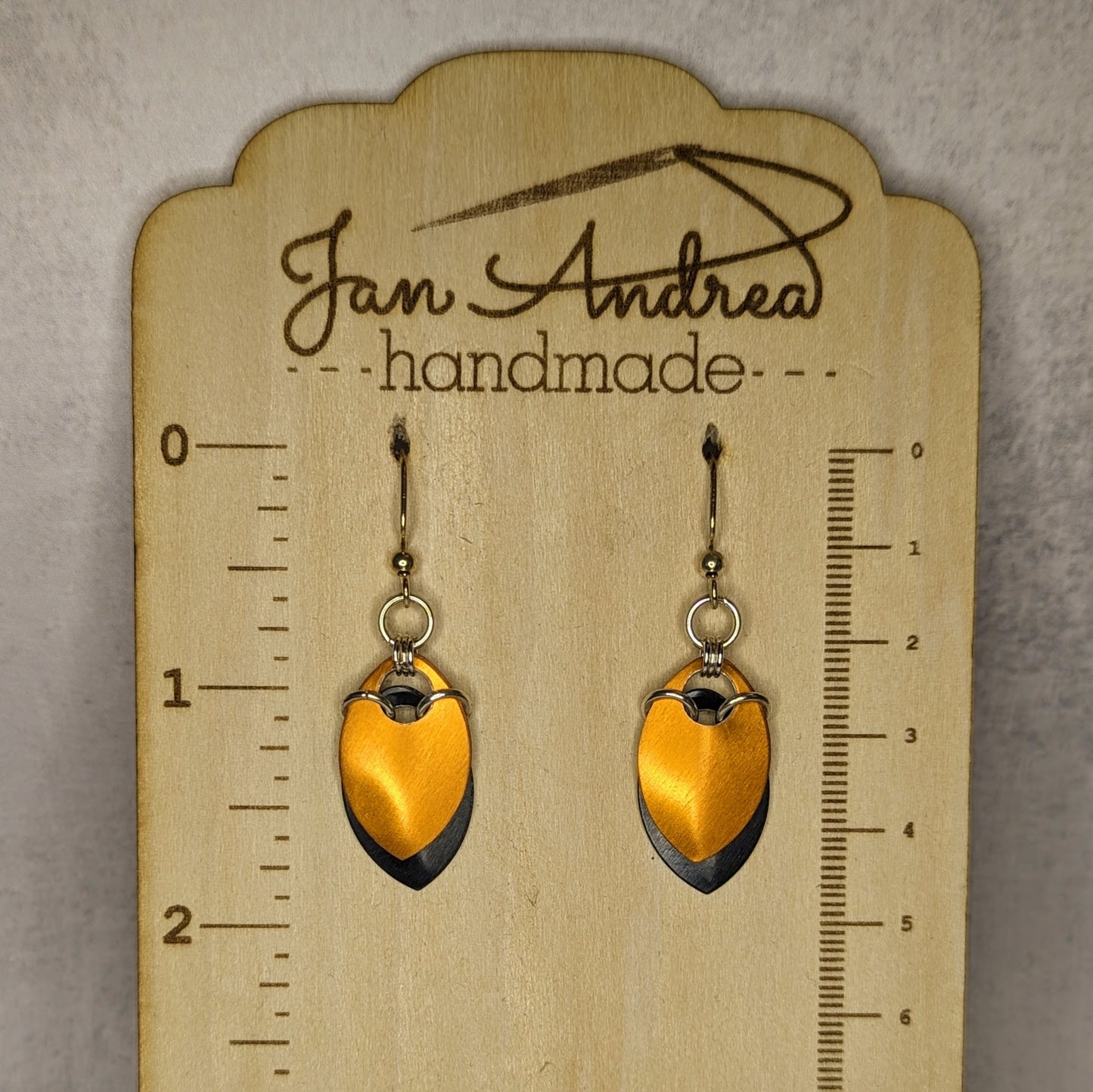 Orange/black scales