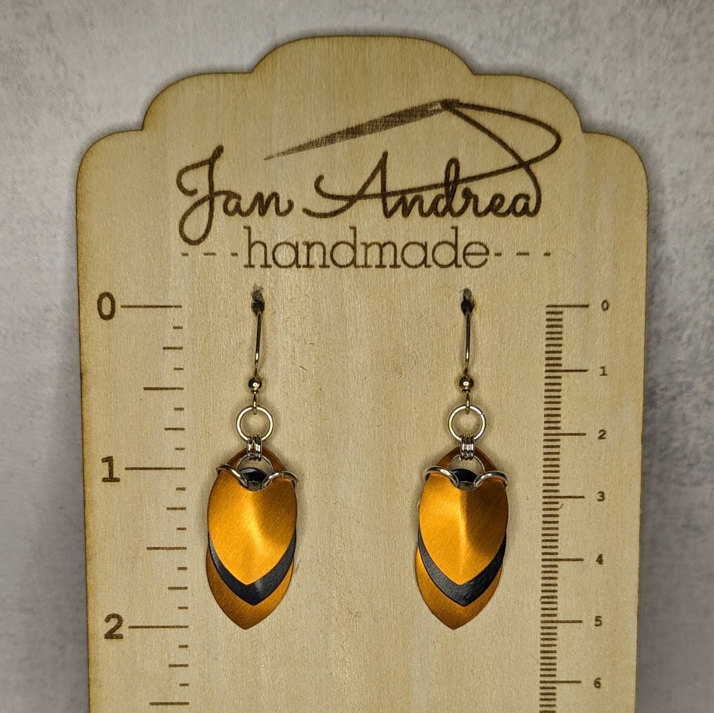 Orange/black/orange scales