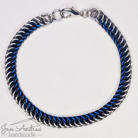 Bracelet clasped and arranged in a circle