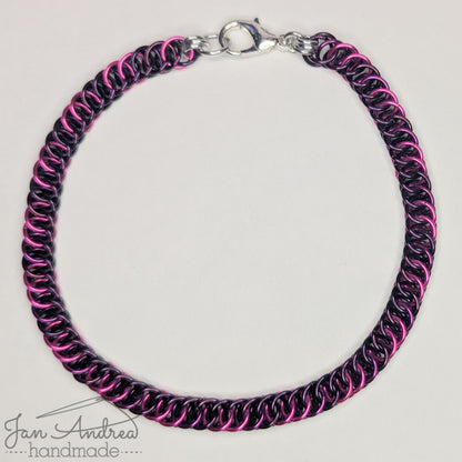 Bracelet clasped and arranged in a circle