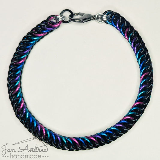 Bracelet clasped and arranged in a circle