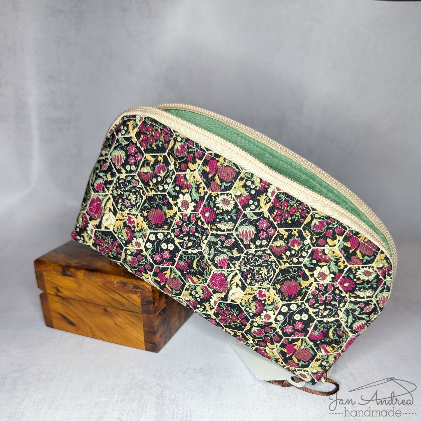 Meadow Honeycomb Arioso Pouch